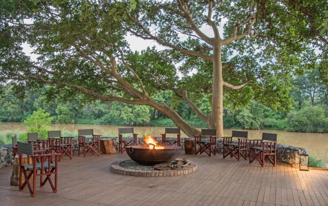 Abelana River Lodge พาลาบอร์วา ภายนอก รูปภาพ