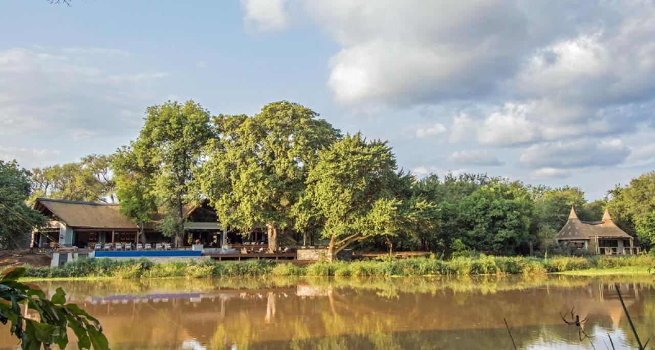 Abelana River Lodge พาลาบอร์วา ภายนอก รูปภาพ